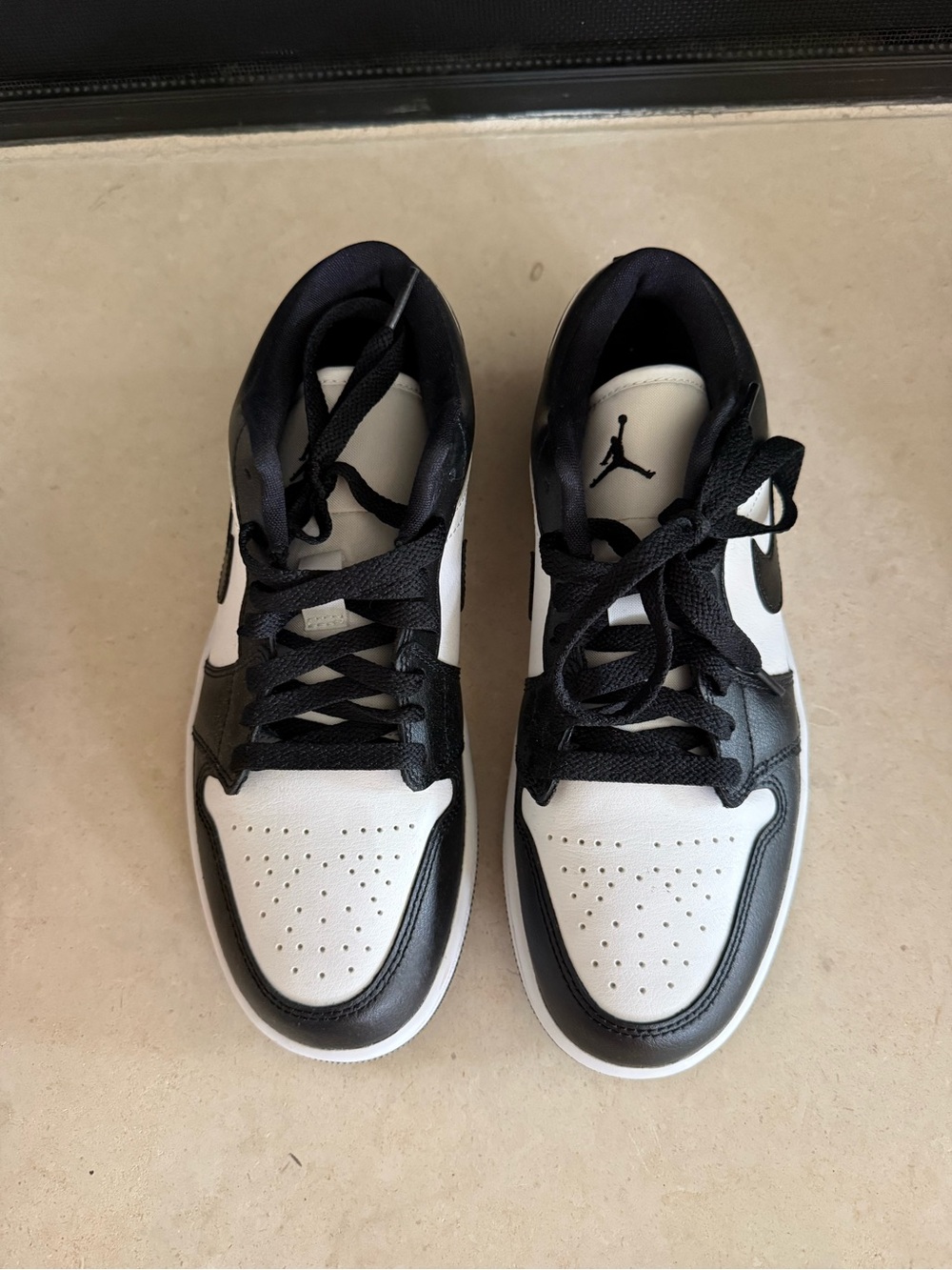 Nike White and Black Low-Top Sneakers
